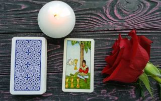 The Four of Cups card meaning in Tarot